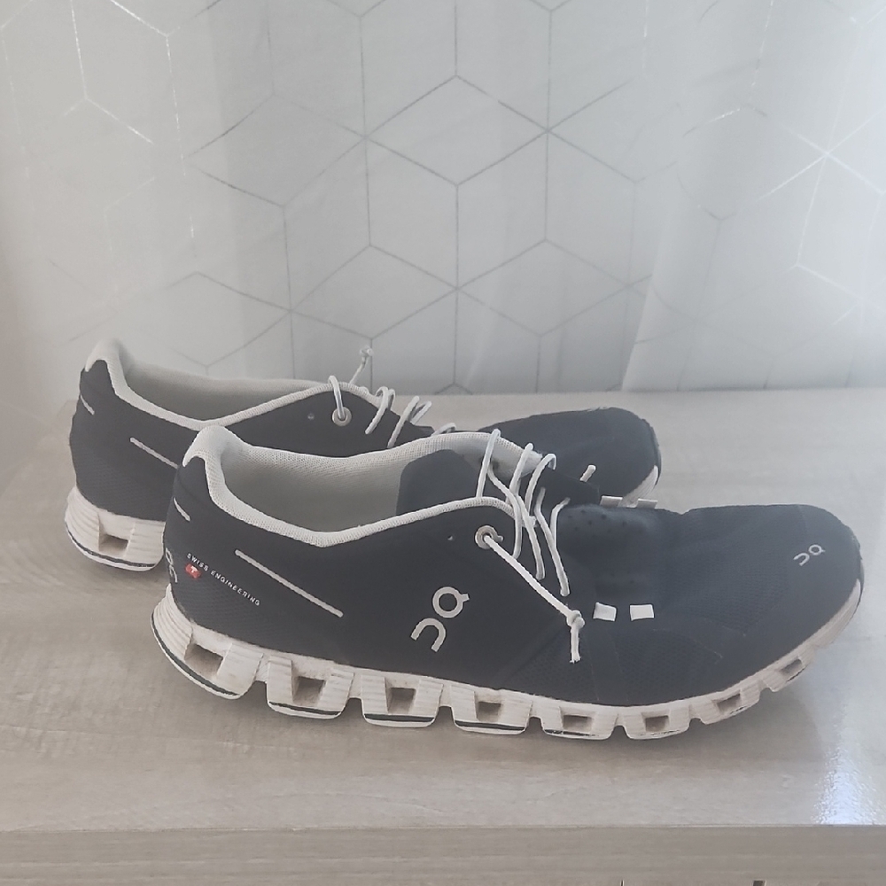 On Cloud Running Men's Dark Blue and White Athletic Shoes